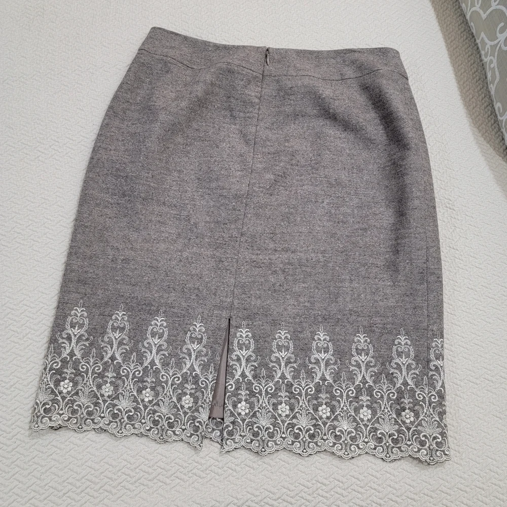 Antonio Melani Wool Blend Beige Floral Embroidered Scalloped Edge skirt Size 10
